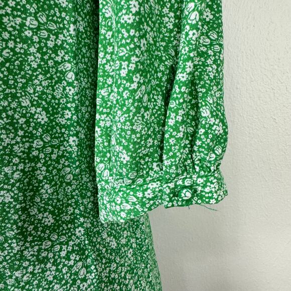 Q2 Green & White Micro Floral Print Ruffle V-neck Dainty Wrap Boutique Blouse - Picture 9 of 11